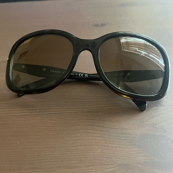 PRADA Sunglasses
SPR04Z - Picture 3 of 4